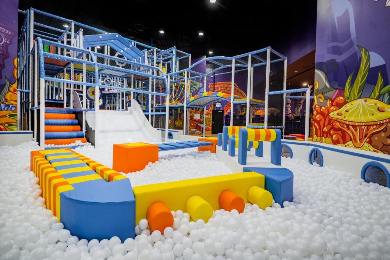 Studio City Hotel Makau Zewnętrze zdjęcie The ball pit at the indoor playground