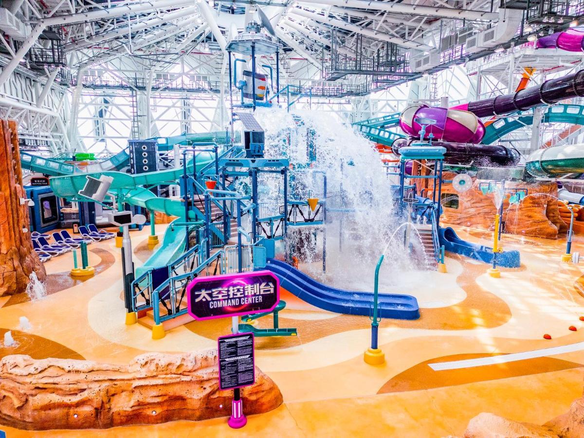 Studio City Hotel Makau Zewnętrze zdjęcie The interior of Ocean Park Water Park