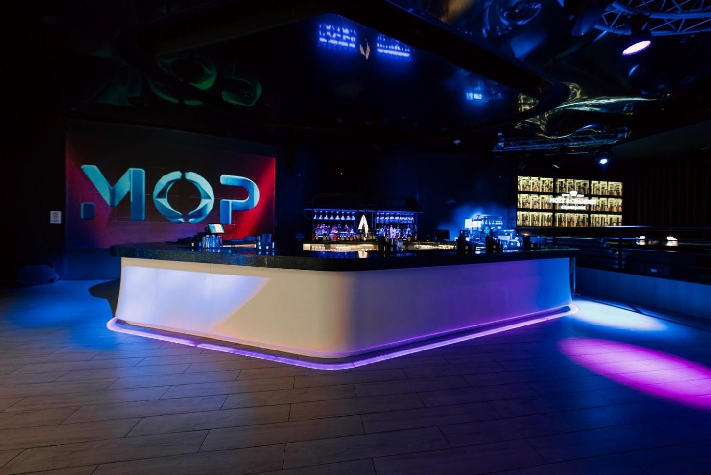 Studio City Hotel Makau Zewnętrze zdjęcie The bar at MOD